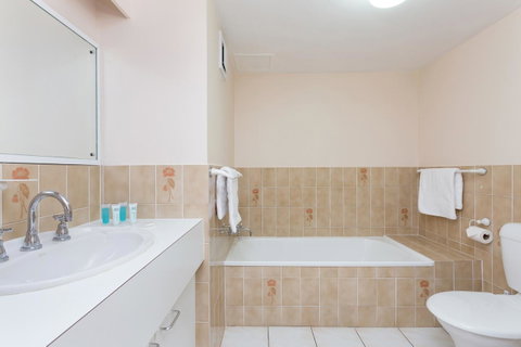 Capricornia Apartments - Surfers Gold Coast 10