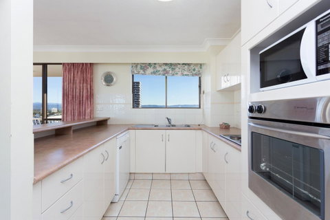 Capricornia Apartments - Surfers Gold Coast 15