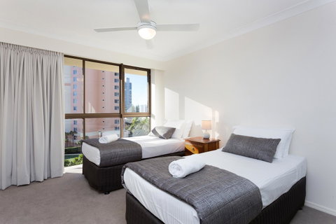 Capricornia Apartments - Surfers Gold Coast 5