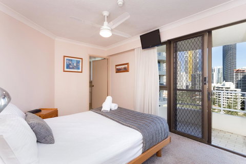 Capricornia Apartments - Surfers Gold Coast 7