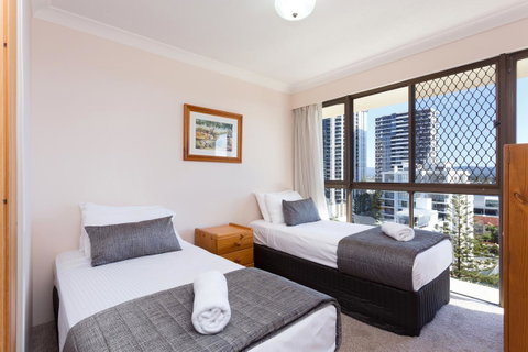 Capricornia Apartments - Surfers Gold Coast 11