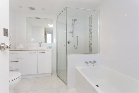 Capricornia Apartments - Surfers Gold Coast 6