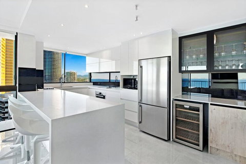 ULTIQA Beach Haven On Broadbeach - Surfers Gold Coast 2