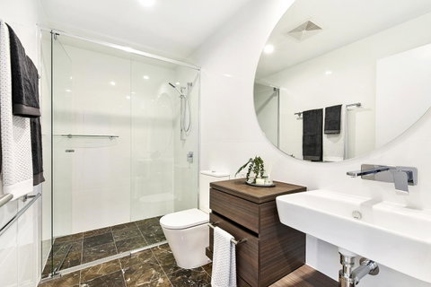 Qube Broadbeach Ocean View Apartments - Surfers Gold Coast 1