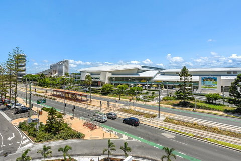 Qube Broadbeach Ocean View Apartments - Surfers Gold Coast 2