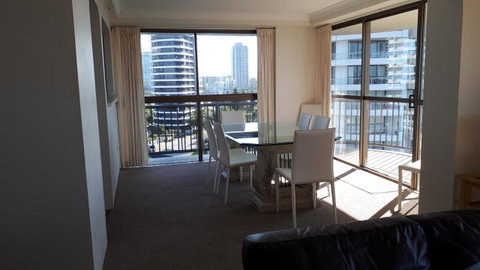 De Ville Apartments - Surfers Gold Coast 5