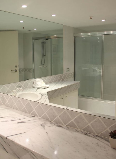 De Ville Apartments - Surfers Gold Coast 3