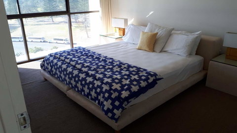 De Ville Apartments - Surfers Gold Coast 8