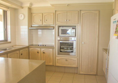 De Ville Apartments - Surfers Gold Coast 11