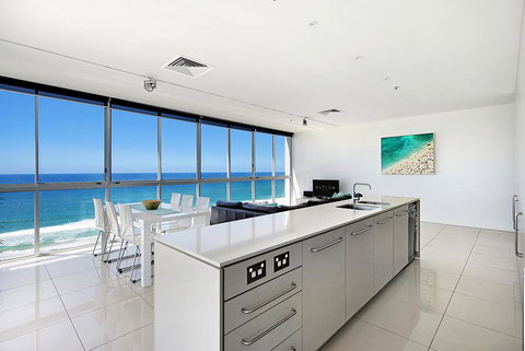 ULTIQA Air On Broadbeach - Surfers Gold Coast 1