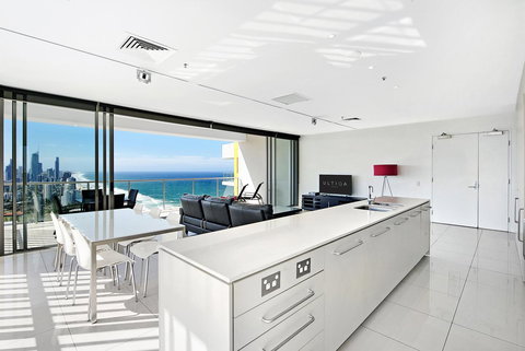 ULTIQA Air On Broadbeach - Surfers Gold Coast 21