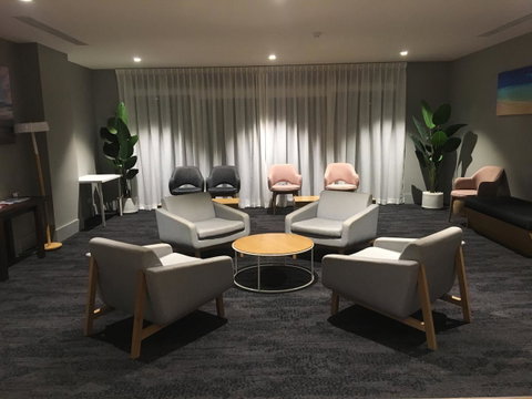 Woodroffe Hotel - Surfers Gold Coast 4