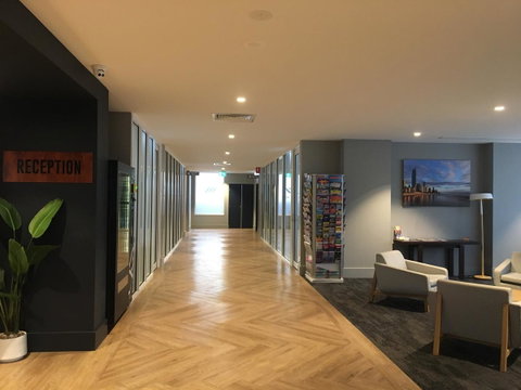 Woodroffe Hotel - Surfers Gold Coast 6