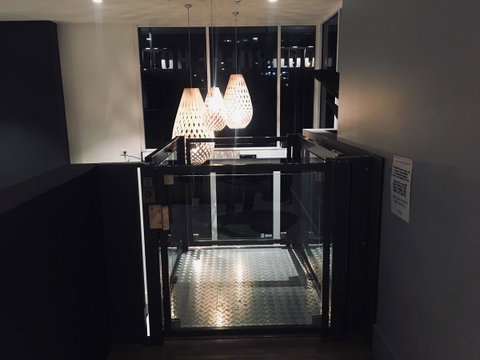 Woodroffe Hotel - Surfers Gold Coast 8