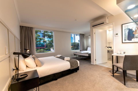 Woodroffe Hotel - Surfers Gold Coast 15
