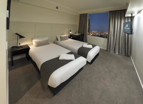 Woodroffe Hotel - Surfers Gold Coast 12