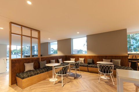 Woodroffe Hotel - Surfers Gold Coast 25