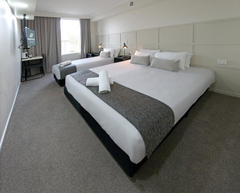 Woodroffe Hotel - Surfers Gold Coast 13