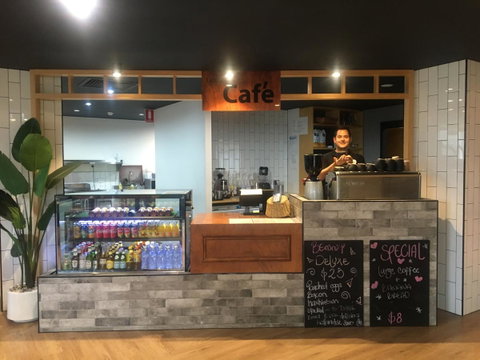 Woodroffe Hotel - Surfers Gold Coast 3