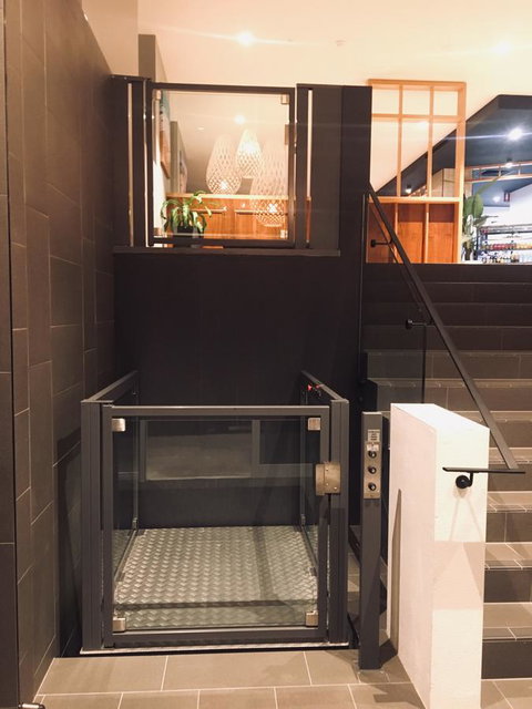 Woodroffe Hotel - Surfers Gold Coast 9
