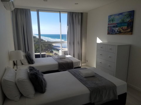 Golden Sands On The Beach - Absolute Beachfront Apartments - Surfers Gold Coast 41