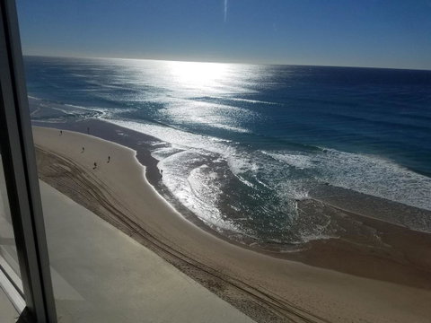 Golden Sands On The Beach - Absolute Beachfront Apartments - Surfers Gold Coast 25