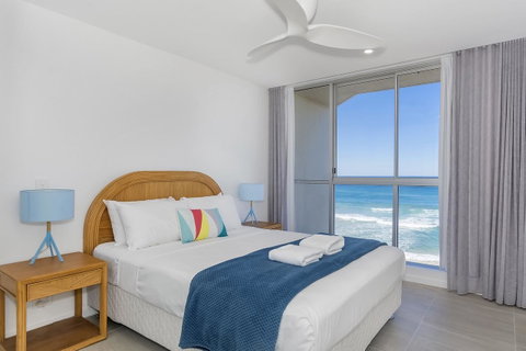 Golden Sands On The Beach - Absolute Beachfront Apartments - Surfers Gold Coast 17