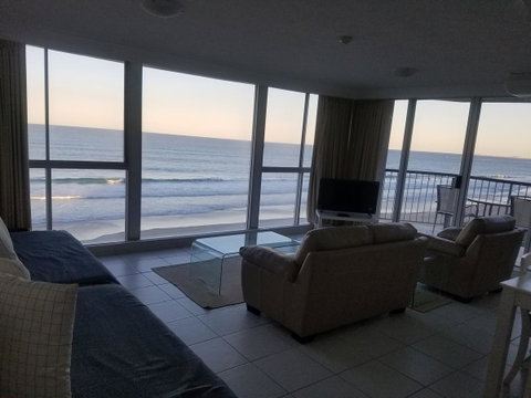 Golden Sands On The Beach - Absolute Beachfront Apartments - Surfers Gold Coast 27