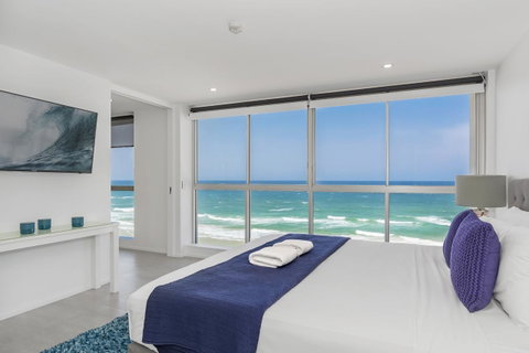 Golden Sands On The Beach - Absolute Beachfront Apartments - Surfers Gold Coast 5