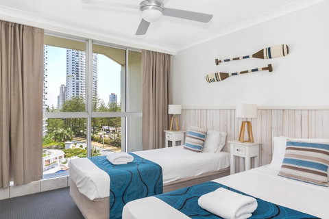 Golden Sands On The Beach - Absolute Beachfront Apartments - Surfers Gold Coast 9