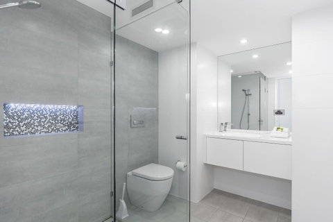 Golden Sands On The Beach - Absolute Beachfront Apartments - Surfers Gold Coast 4