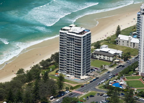Golden Sands On The Beach - Absolute Beachfront Apartments - Surfers Gold Coast 0