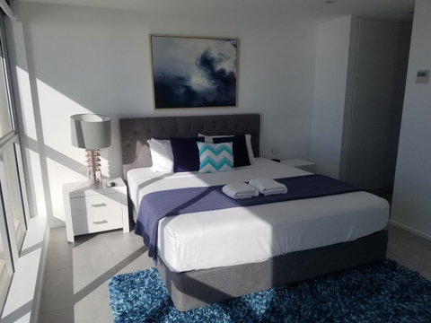 Golden Sands On The Beach - Absolute Beachfront Apartments - Surfers Gold Coast 11