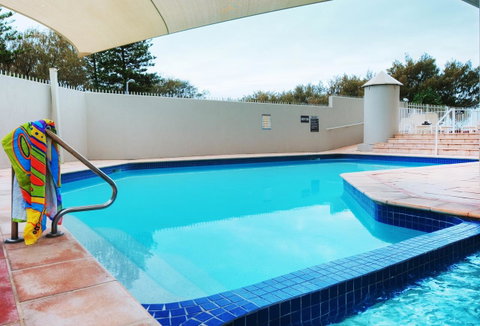 Golden Sands On The Beach - Absolute Beachfront Apartments - Surfers Gold Coast 14