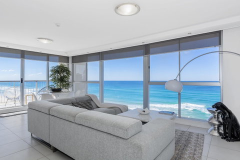 Golden Sands On The Beach - Absolute Beachfront Apartments - Surfers Gold Coast 19