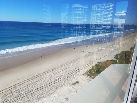 Golden Sands On The Beach - Absolute Beachfront Apartments - Surfers Gold Coast 21