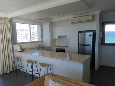 Golden Sands On The Beach - Absolute Beachfront Apartments - Surfers Gold Coast 24