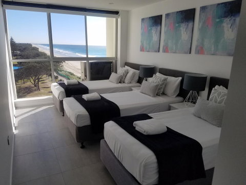 Golden Sands On The Beach - Absolute Beachfront Apartments - Surfers Gold Coast 12