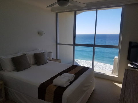 Golden Sands On The Beach - Absolute Beachfront Apartments - Surfers Gold Coast 29
