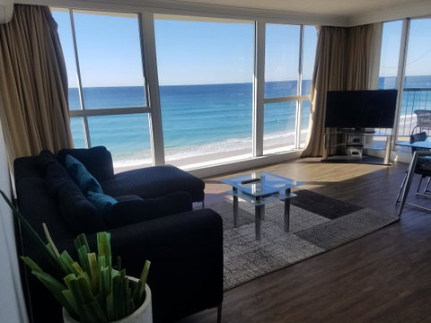 Golden Sands On The Beach - Absolute Beachfront Apartments - Surfers Gold Coast 40