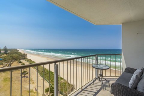 Golden Sands On The Beach - Absolute Beachfront Apartments - Surfers Gold Coast 7