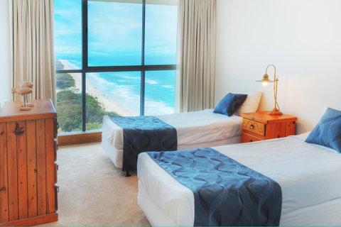 Golden Sands On The Beach - Absolute Beachfront Apartments - Surfers Gold Coast 18