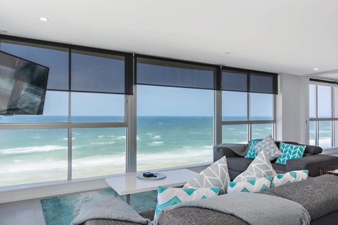 Golden Sands On The Beach - Absolute Beachfront Apartments - Surfers Gold Coast 8