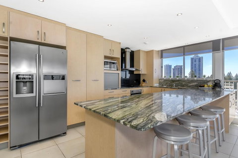 Golden Sands On The Beach - Absolute Beachfront Apartments - Surfers Gold Coast 31