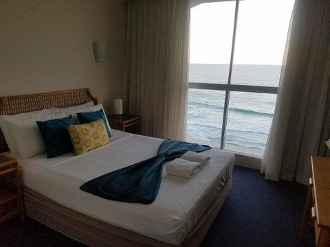 Golden Sands On The Beach - Absolute Beachfront Apartments - Surfers Gold Coast 26