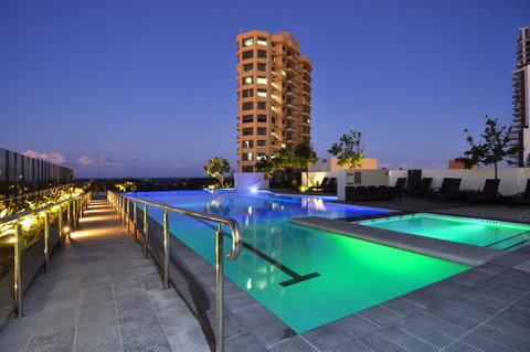 Luxury 3 Bedroom In Heart Of Broadbeach - Surfers Gold Coast 11