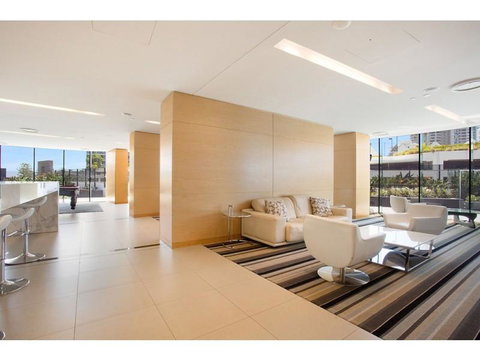 Luxury 3 Bedroom In Heart Of Broadbeach - Surfers Gold Coast 8
