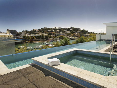 Oaks Townsville Gateway Suites - Surfers Gold Coast 2