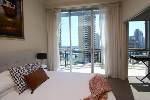 PeepSleep Chevron Towers - Surfers Gold Coast 4
