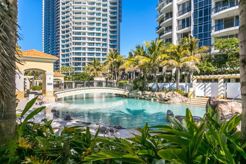 PeepSleep Chevron Towers - Surfers Gold Coast 0